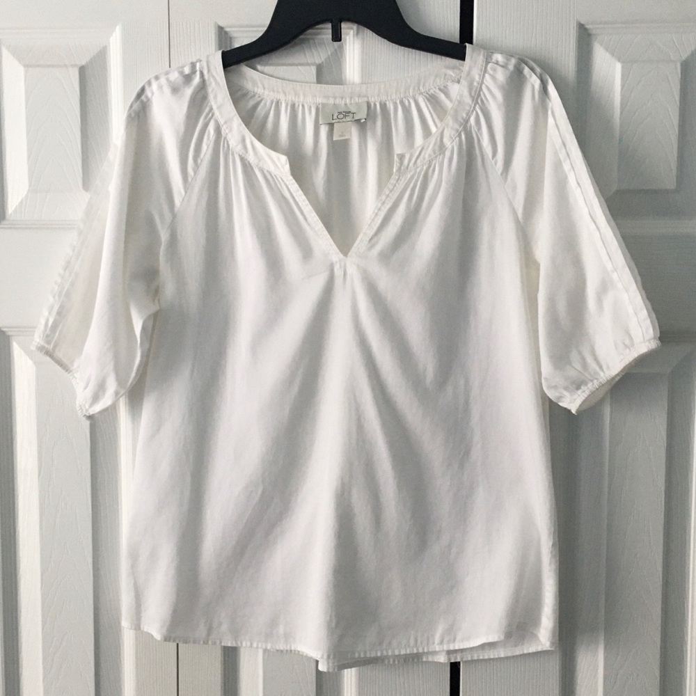 Ann Taylor LOFT White V-Neck Top size Small